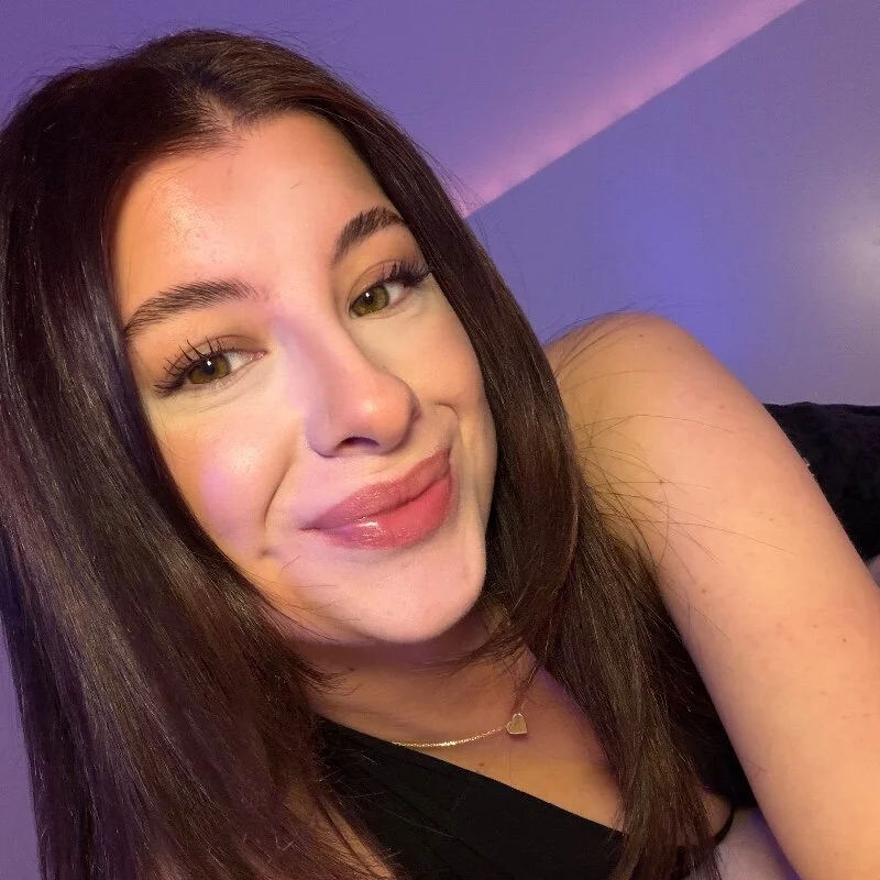 Mia-Minou's nudes and profile