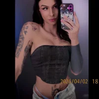 Barbie_Porn_Model's Offline Chat Room