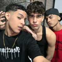 Sexy_boys_hell2 Adlı Modelin Avatarı