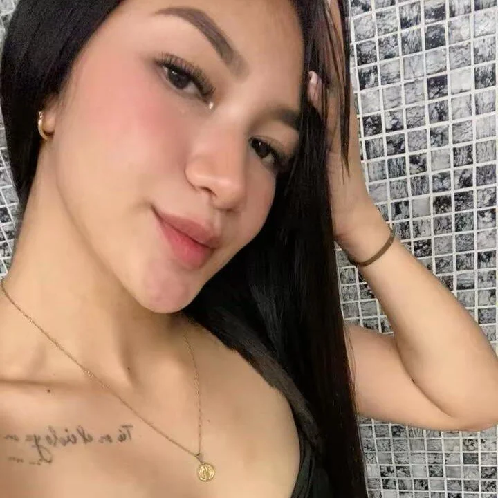 Littles_strawberry_JE profile photo