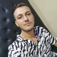 LuciaandYean Φωτ, Προφίλ