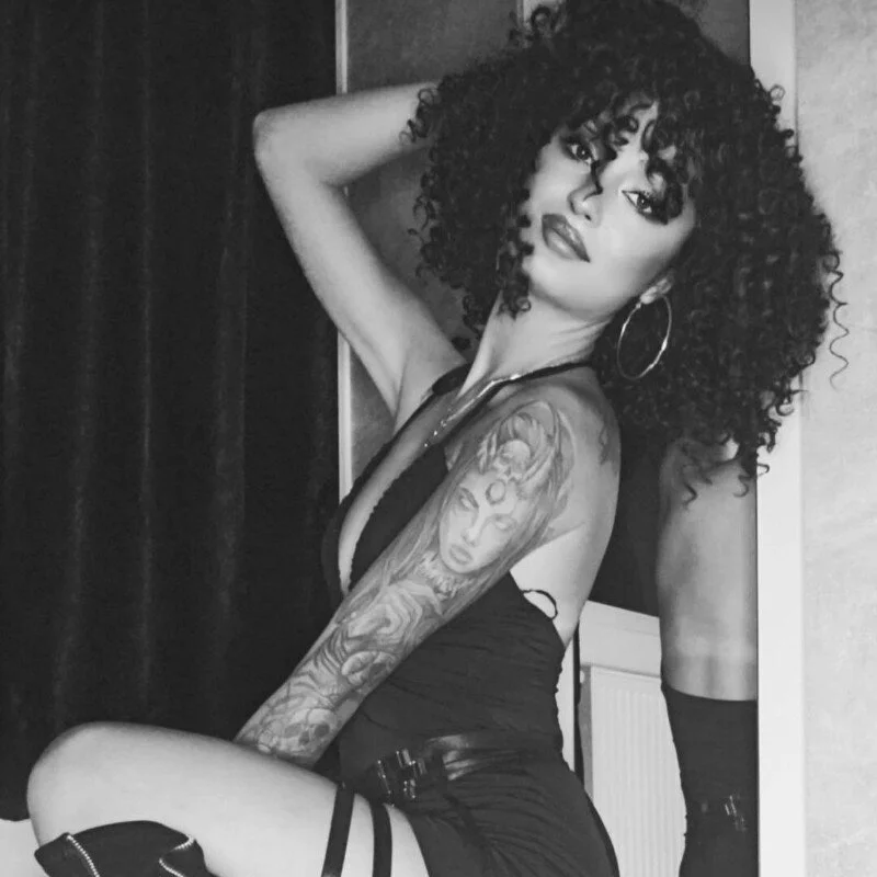 Avelynee's Stripchat show and profile