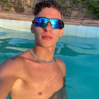 leontiono's Profile Pic