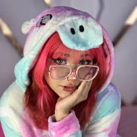 mia_cherryy's Avatar Pic