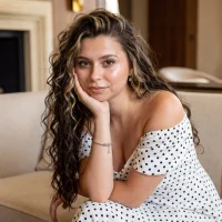AnnaRelerti's Profile Pic