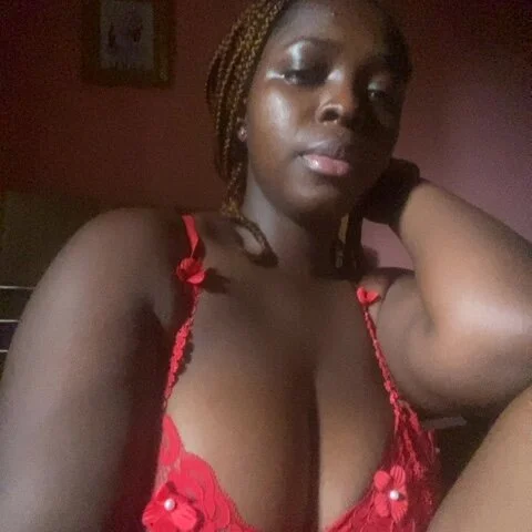 queeniebeeeee profile photo