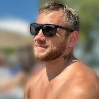 B-L-O-N-D 頭像圖片