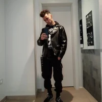 Rob1n_'s Profile Pic