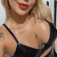 ViviMarlowe28's Profile Pic