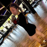 valepradaoficial Adlı Modelin Avatarı