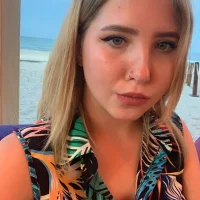 Laura_Clark Φωτ, Προφίλ