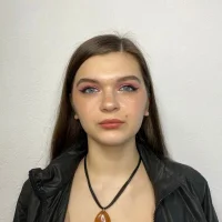 KarenBirtt Φωτ, Προφίλ