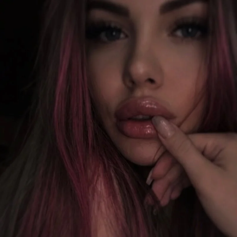 LoraMooon profile photo