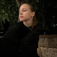 VelvetRisque's Avatar Pic