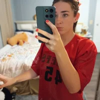 rosesinmyroom's Profile Pic