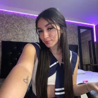 caroolinee1's Profile Pic