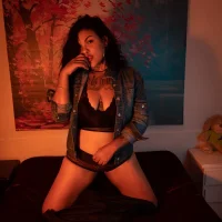 Larsonn01 Φωτ, Προφίλ