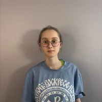 EstelleCondra Φωτ, Προφίλ