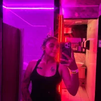 Reinavenenosaybrujadulce's Offline Chat Room