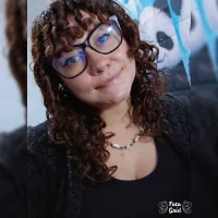 curly_greeneyed's Avatar Pic