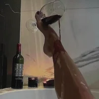 HoneyLeslie Adlı Modelin Avatarı