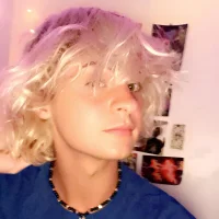 skaterboi222 Φωτ, Προφίλ