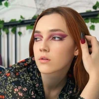 AliceJanetta Φωτ, Προφίλ