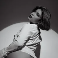 Brave_Lion Φωτ, Προφίλ