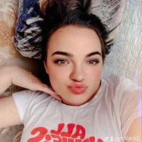 Larapetit1 Φωτ, Προφίλ