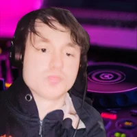 Janik20's Profile Pic