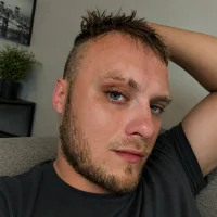 MikkiMike777 webcam