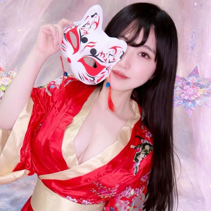 meromerona's nudes and profile