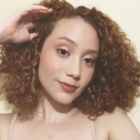 Pequenacoelhinha's Profile Pic