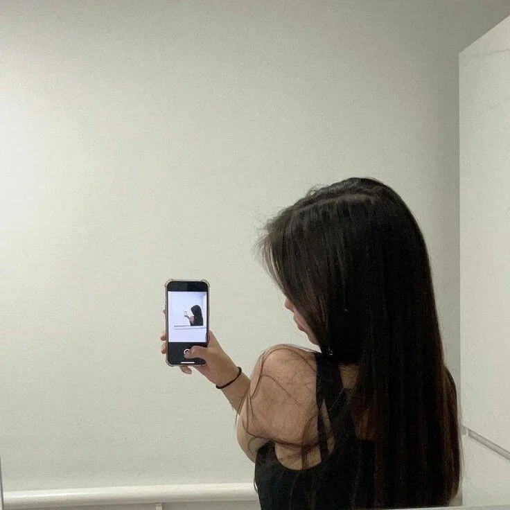 flora_ri Stripchat profile image