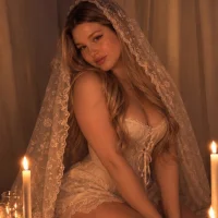 Alexis_Powell Adlı Modelin Avatarı