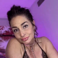 ZeeHotMami's Profile Pic