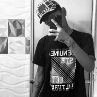 bl2y Φωτ, Προφίλ