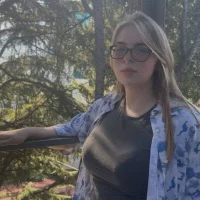 LorettaJons Φωτ, Προφίλ