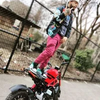 The_one_and_only_AD_ Φωτ, Προφίλ