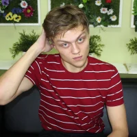 HarveyRuiz Φωτ, Προφίλ