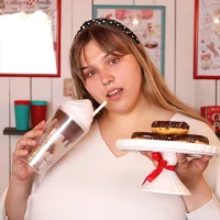 รูปโปรไฟล์ของ LolaaTaylor