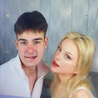 your_molly_and_mark's Profile Pic