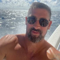 vinzz49 Adlı Modelin Avatarı