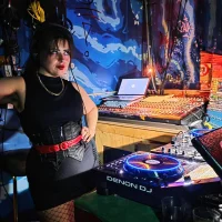 TinaLovesBigDuck webcam