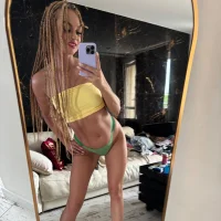 รูปโปรไฟล์ของ LickyLola