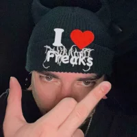 TailsluvsRouge's Avatar Pic