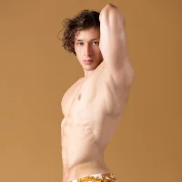 Gambar Profil Logan_Holmes2