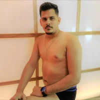 MeroMacho8 Φωτ, Προφίλ