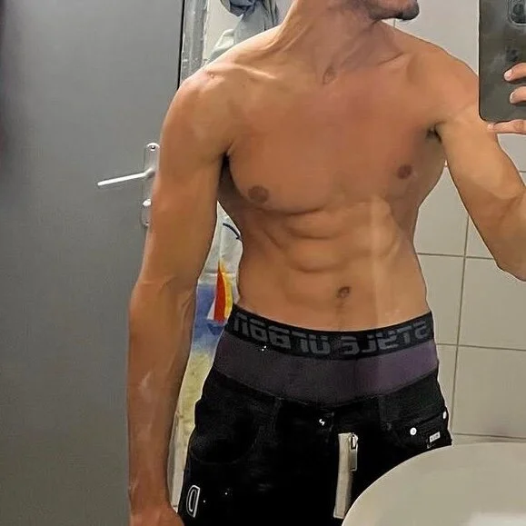 rnboy_hot profile photo