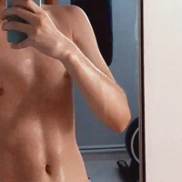hot2guyy webcam model